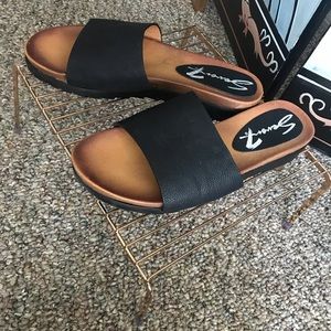 Black & Tan Seven Flats